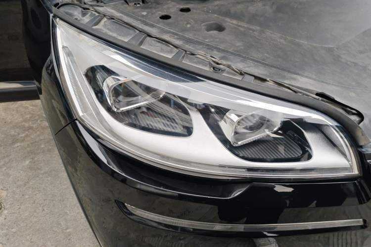 Used Lincoln Aviator 2020 3.0T V6 All-Wheel Drive Executive Version Right Front Headlight