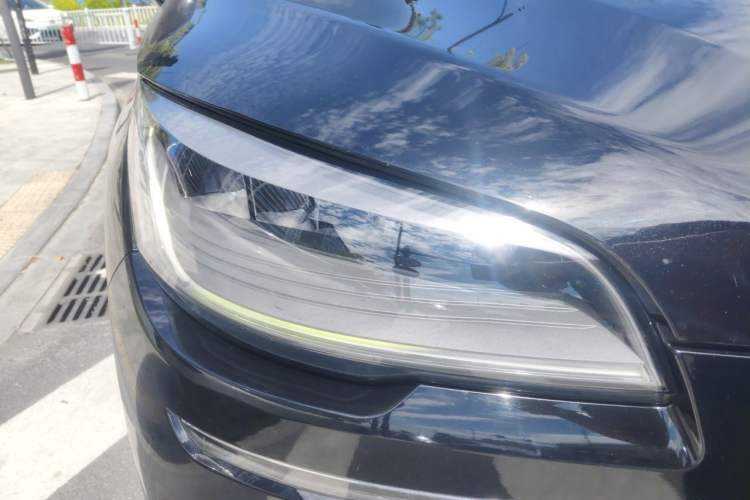 Used Lincoln Aviator 2020 3.0T V6 All-Wheel-Drive Luxury Edition Right Front Headlight