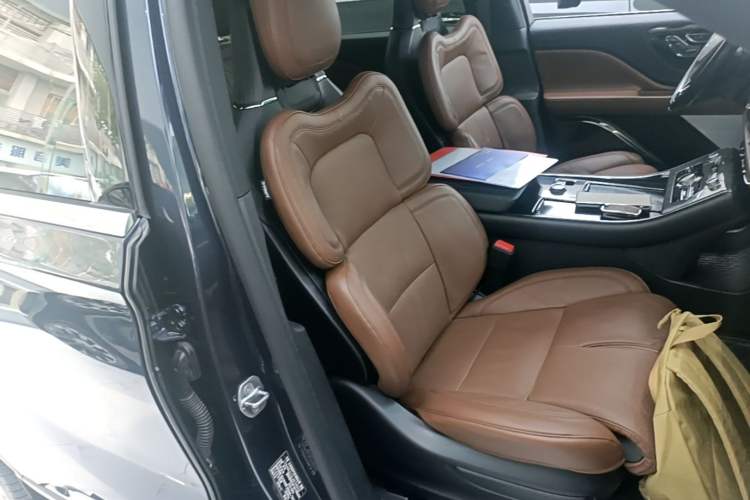 Used Lincoln Aviator 2020 3.0T V6 All-Wheel Drive Executive Version Right Front Seat