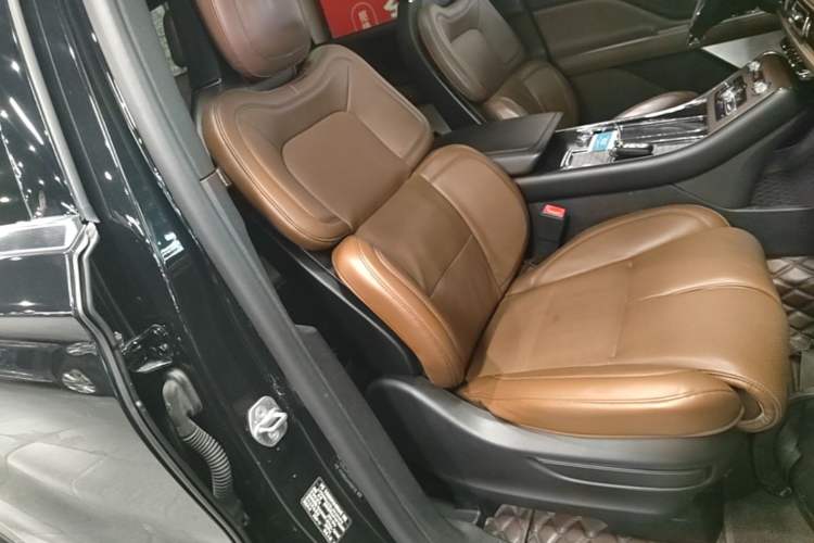 Used Lincoln Aviator 2020 3.0T V6 All-Wheel Drive Executive Version Right Front Seat