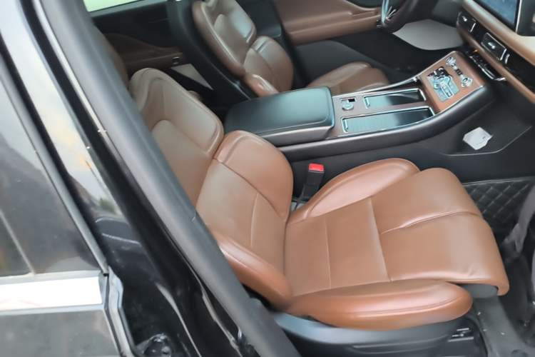 Used Lincoln Aviator 2020 3.0T V6 All-Wheel Drive Executive Version Right Front Seat