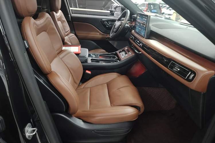 Used Lincoln Aviator 2020 3.0T V6 All-Wheel Drive Executive Version Right Front Seat
