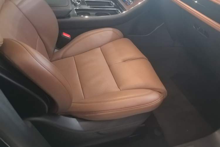 Used Lincoln Aviator 2020 3.0T V6 All-Wheel Drive Executive Version Right Front Seat