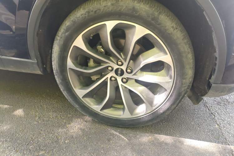 Used Lincoln Aviator 2020 3.0T V6 All-Wheel Drive Executive Version Right Front Wheel Hub