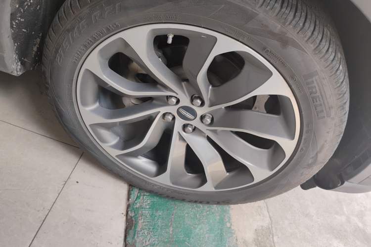 Used Lincoln Aviator 2020 3.0T V6 All-Wheel Drive Executive Version Right Front Wheel Hub