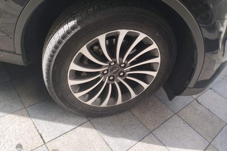 Used Lincoln Aviator 2020 3.0T V6 All-Wheel-Drive Luxury Edition Right Front Wheel Hub