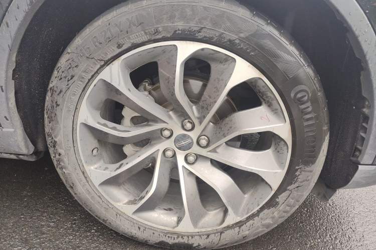 Used Lincoln Aviator 2020 3.0T V6 All-Wheel Drive Executive Version Right Front Wheel Hub