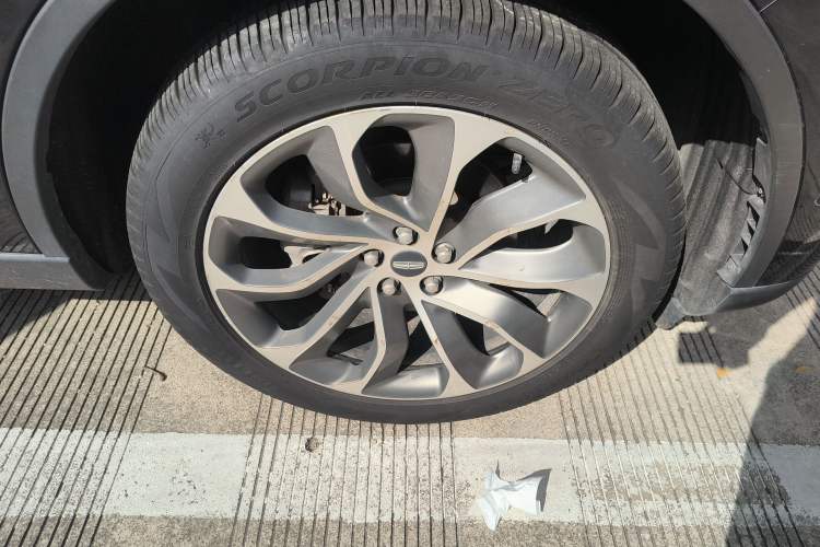 Used Lincoln Aviator 2020 3.0T V6 All-Wheel Drive Executive Version Right Front Wheel Hub