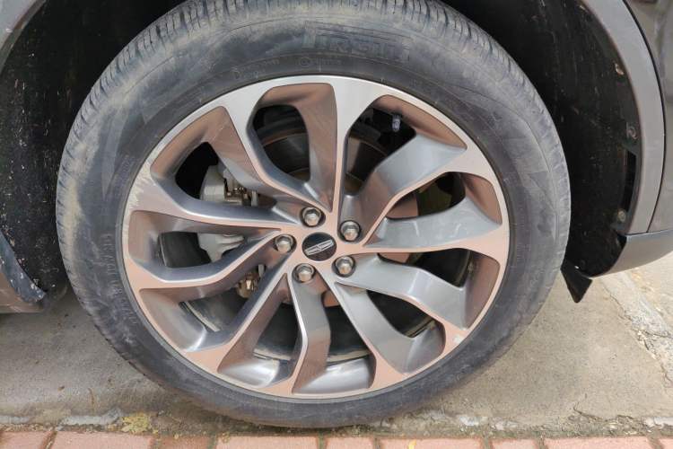 Used Lincoln Aviator 2020 3.0T V6 All-Wheel Drive Executive Version Right Front Wheel Hub