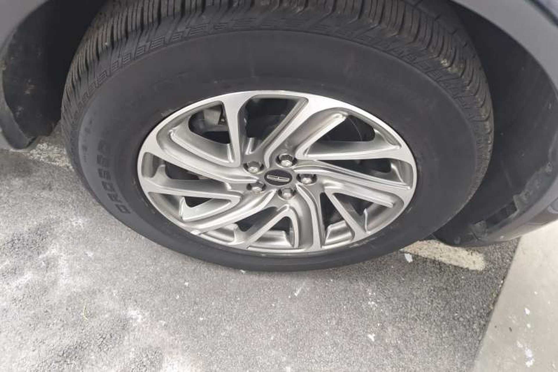 Used Lincoln Aviator 2020 3.0T V6 Four-Wheel Drive Premium Edition Right Front Wheel Hub