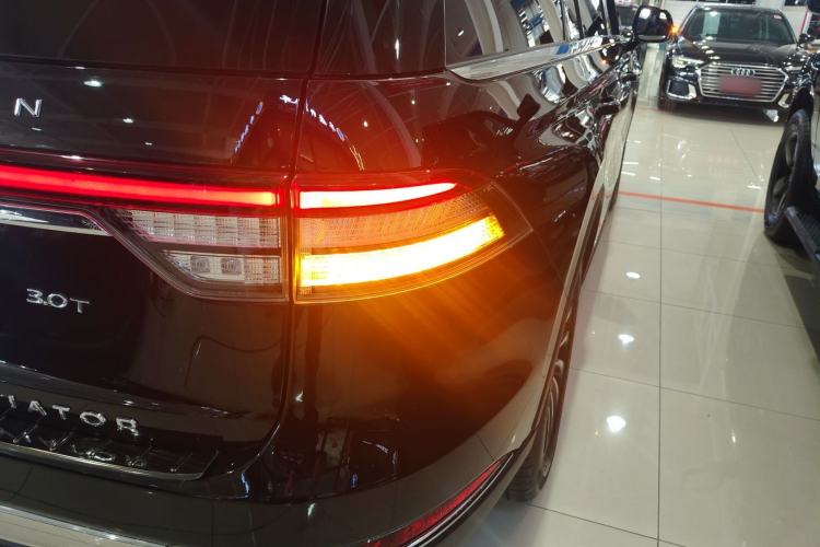 Used Lincoln Aviator 2020 3.0T V6 Four-Wheel Drive Premium Edition Right Rear Taillight