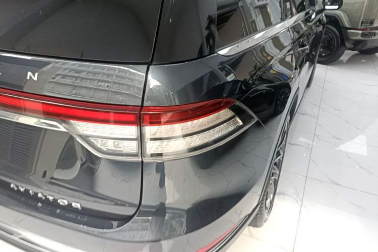 Used Lincoln Aviator 2020 3.0T V6 All-Wheel Drive Executive Version Right Rear Taillight