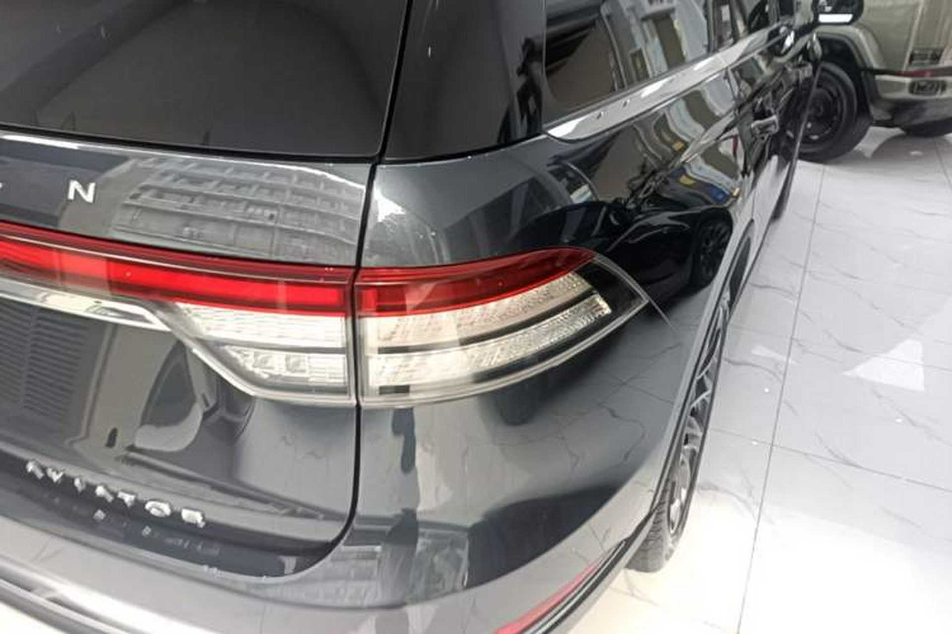 Used Lincoln Aviator 2020 3.0T V6 All-Wheel Drive Executive Version Right Rear Taillight