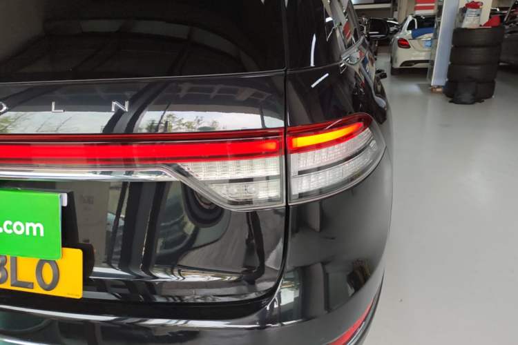 Used Lincoln Aviator 2020 3.0T V6 All-Wheel-Drive Premium Edition Right Rear Taillight