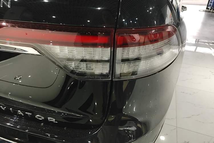 Used Lincoln Aviator 2020 3.0T V6 Four-Wheel Drive Premium Edition Right Rear Taillight