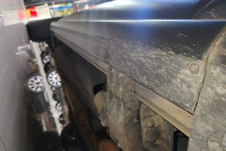 Used Lincoln Aviator 2020 3.0T V6 Four-Wheel Drive Premium Edition Right Side Sill