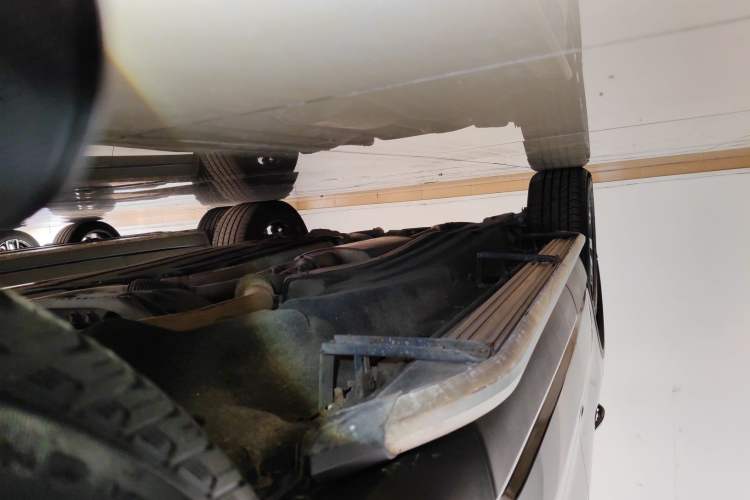 Used Lincoln Aviator 2020 3.0T V6 Four-Wheel Drive Premium Edition Right Side Sill