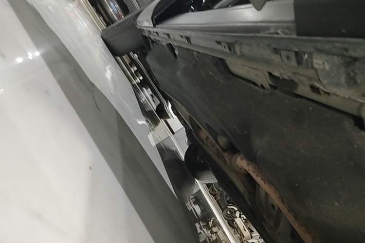Used Lincoln Aviator 2020 3.0T V6 Four-Wheel Drive Premium Edition Right Side Sill
