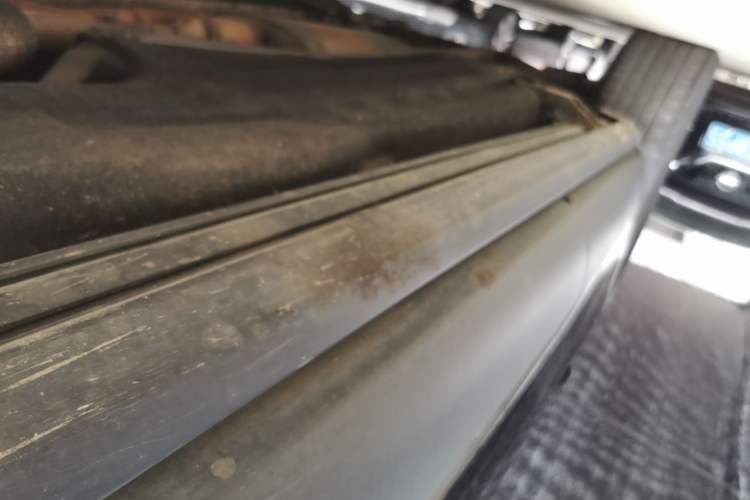 Used Lincoln Aviator 2020 3.0T V6 All-Wheel-Drive Luxury Edition Right Side Sill