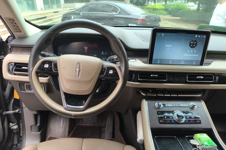 Used Lincoln Aviator 2020 3.0T V6 All-Wheel-Drive Premium Edition Steering Wheel