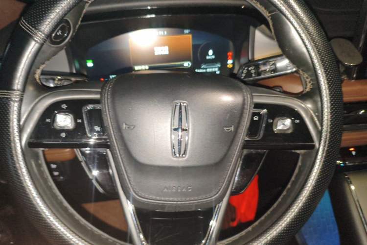 Used Lincoln Aviator 2020 3.0T V6 All-Wheel-Drive Luxury Edition Steering Wheel