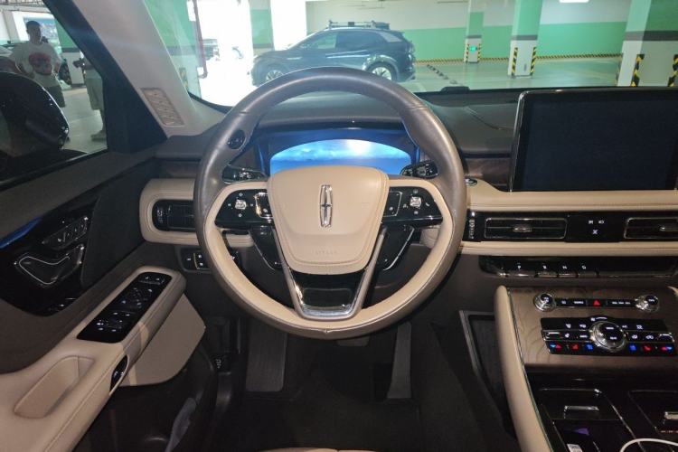 Used Lincoln Aviator 2020 3.0T V6 All-Wheel-Drive Premium Edition Steering Wheel