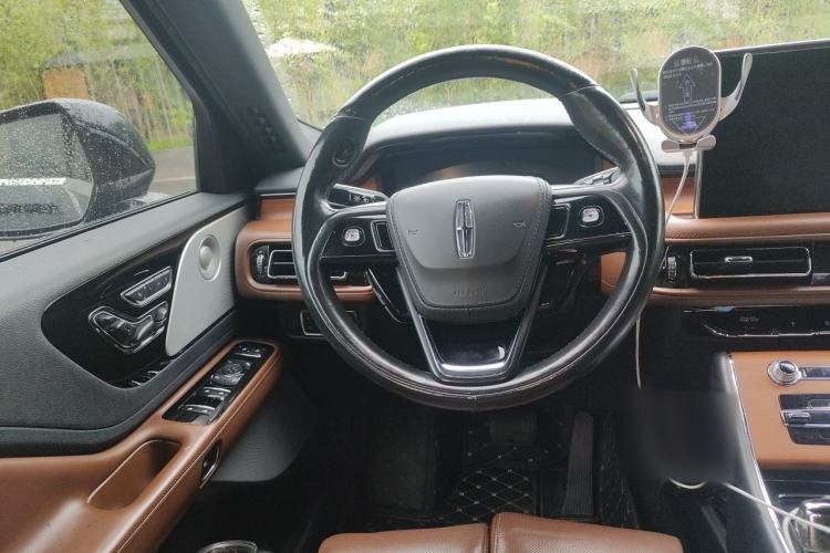 Used Lincoln Aviator 2020 3.0T V6 All-Wheel Drive Executive Version Steering Wheel