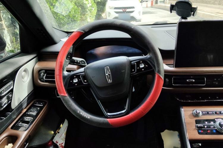 Used Lincoln Aviator 2020 3.0T V6 All-Wheel Drive Executive Version Steering Wheel