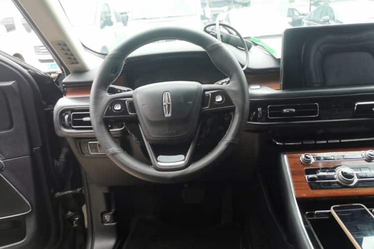 Used Lincoln Aviator 2020 3.0T V6 All-Wheel-Drive Luxury Edition Steering Wheel
