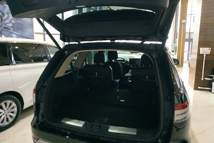Used Lincoln Aviator 2020 3.0T V6 Four-Wheel Drive Premium Edition Trunk
