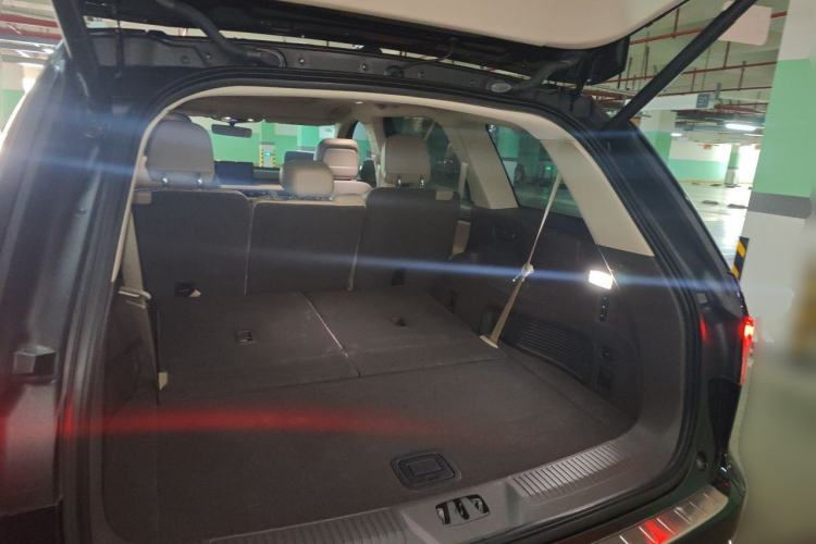 Used Lincoln Aviator 2020 3.0T V6 All-Wheel-Drive Premium Edition Trunk