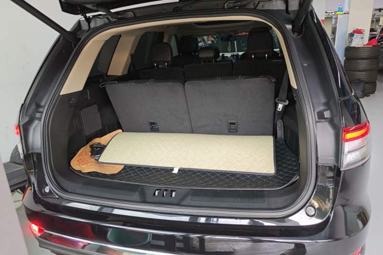 Used Lincoln Aviator 2020 3.0T V6 All-Wheel-Drive Premium Edition Trunk