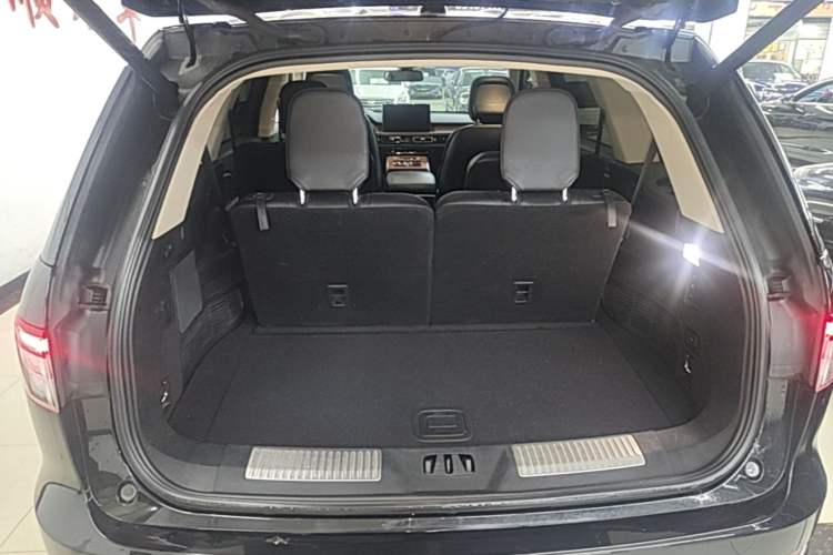 Used Lincoln Aviator 2020 3.0T V6 Four-Wheel Drive Premium Edition Trunk