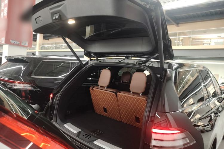 Used Lincoln Aviator 2020 3.0T V6 All-Wheel Drive Executive Version Trunk