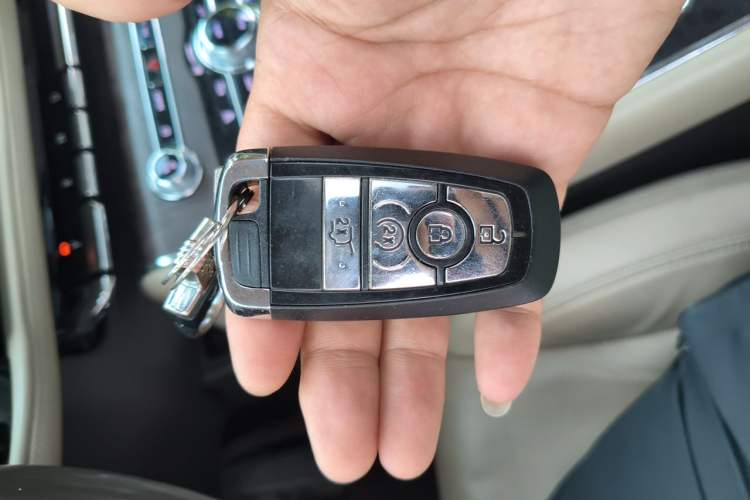 Used Lincoln Aviator 2020 3.0T V6 All-Wheel-Drive Premium Edition Vehicle Key