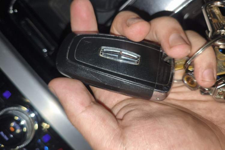 Used Lincoln Aviator 2020 3.0T V6 All-Wheel-Drive Luxury Edition Vehicle Key