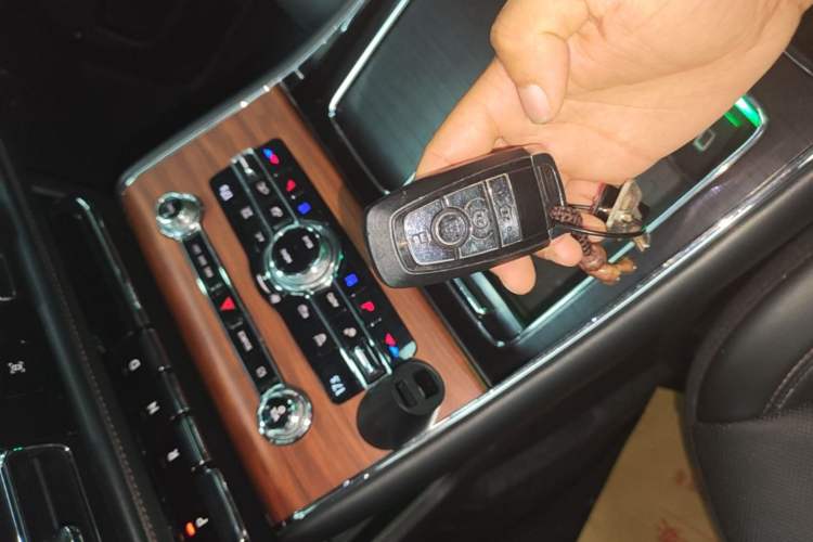 Used Lincoln Aviator 2020 3.0T V6 All-Wheel-Drive Premium Edition Vehicle Key