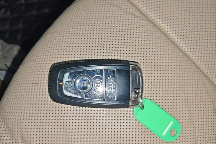 Used Lincoln Aviator 2020 3.0T V6 All-Wheel-Drive Premium Edition Vehicle Key