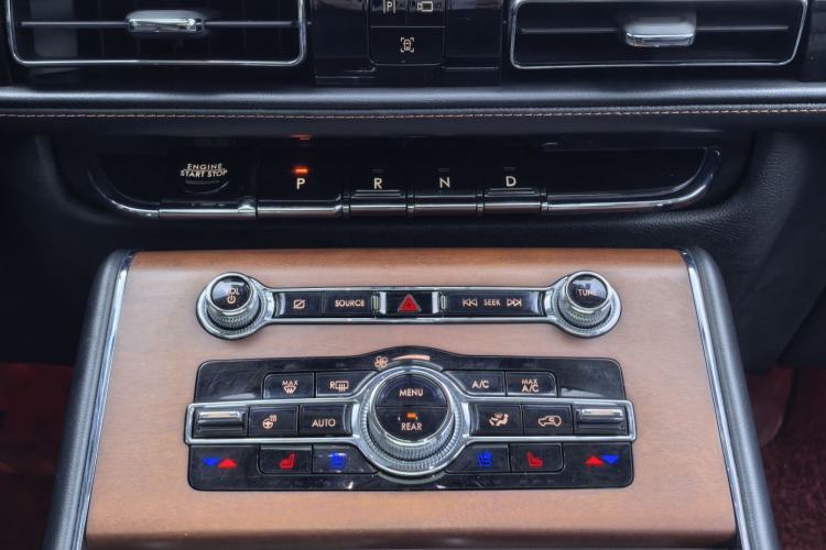 Used Lincoln Aviator 2020 3.0T V6 Four-Wheel Drive Premium Edition Audio And AC Panel