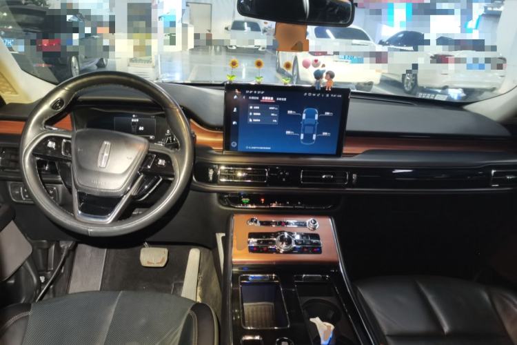 Used Lincoln Aviator 2020 3.0T V6 Four-Wheel Drive Premium Edition Center Console