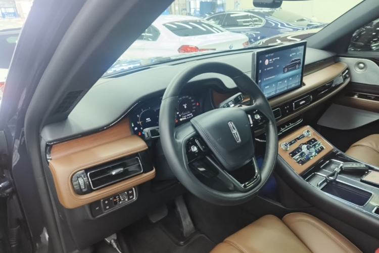 Used Lincoln Aviator 2020 3.0T V6 All-Wheel Drive Executive Version Center Console