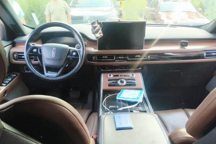 Used Lincoln Aviator 2020 3.0T V6 All-Wheel Drive Executive Version Center Console
