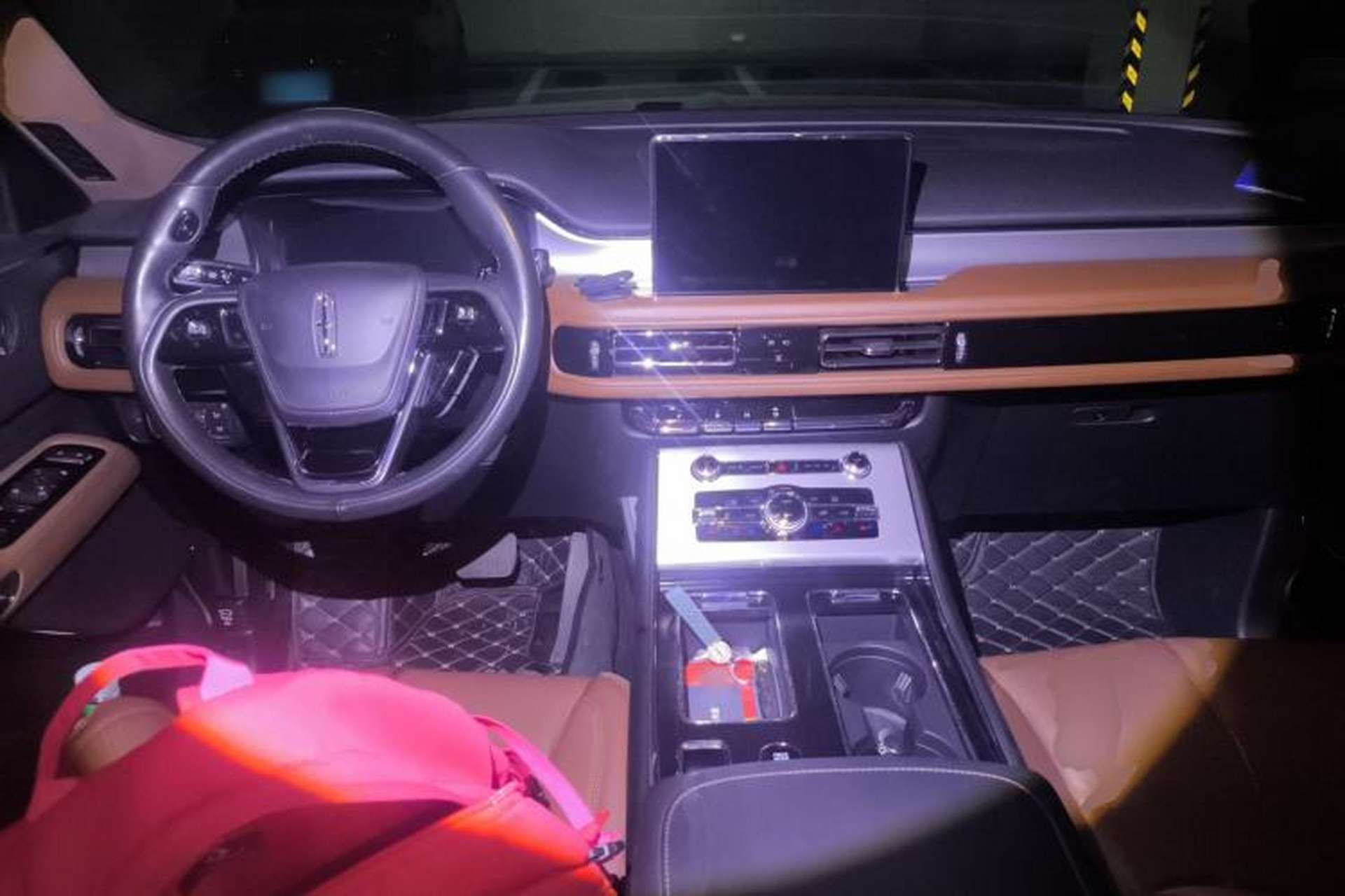 Used Lincoln Aviator 2020 3.0T V6 All-Wheel-Drive Luxury Edition Center Console