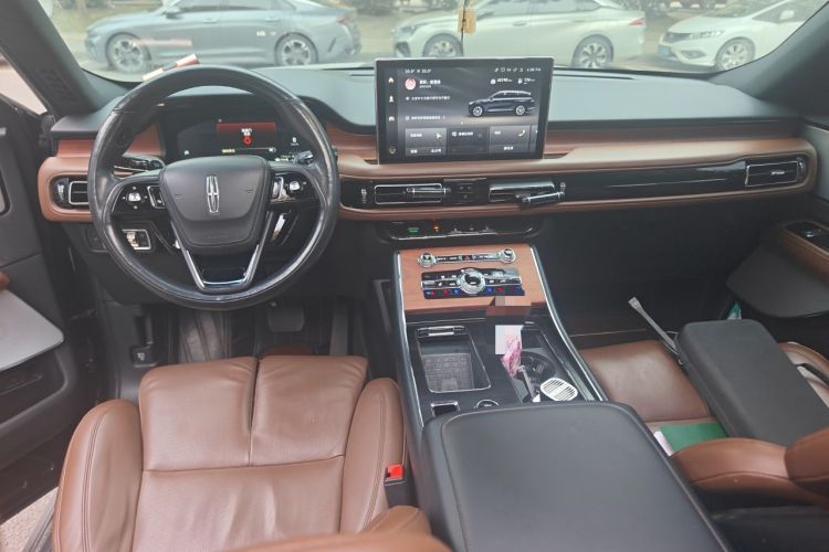Used Lincoln Aviator 2020 3.0T V6 All-Wheel Drive Executive Version Center Console