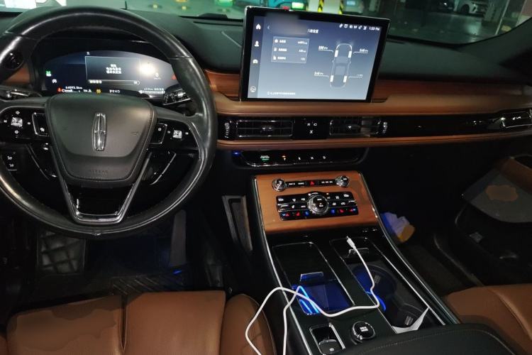 Used Lincoln Aviator 2020 3.0T V6 All-Wheel Drive Executive Version Center Console