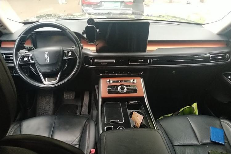 Used Lincoln Aviator 2020 3.0T V6 Four-Wheel Drive Premium Edition Center Console