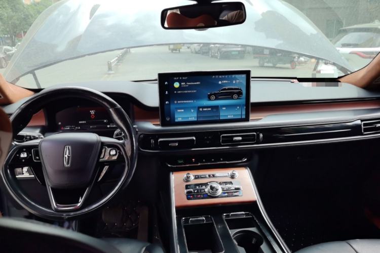 Used Lincoln Aviator 2020 3.0T V6 Four-Wheel Drive Premium Edition Center Console