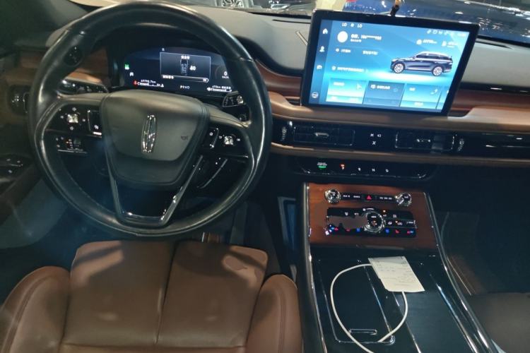 Used Lincoln Aviator 2020 3.0T V6 All-Wheel Drive Executive Version Center Console