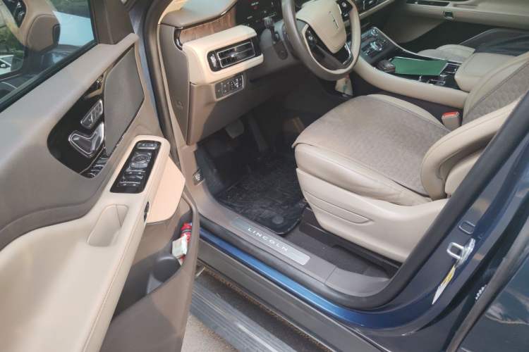 Used Lincoln Aviator 2020 3.0T V6 All-Wheel-Drive Premium Edition Driver Seat