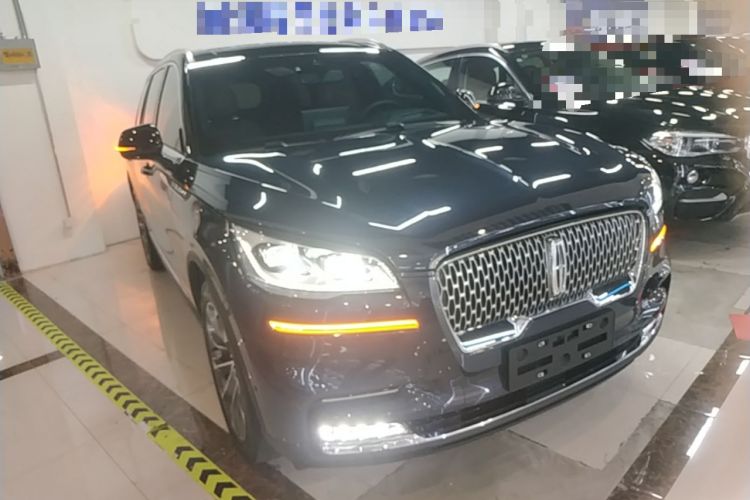 Used Lincoln Aviator 2020 3.0T V6 All-Wheel Drive Executive Version Front Right 45 Deg